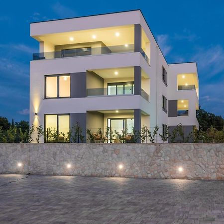 Vila Stemark Нивице Екстериор снимка